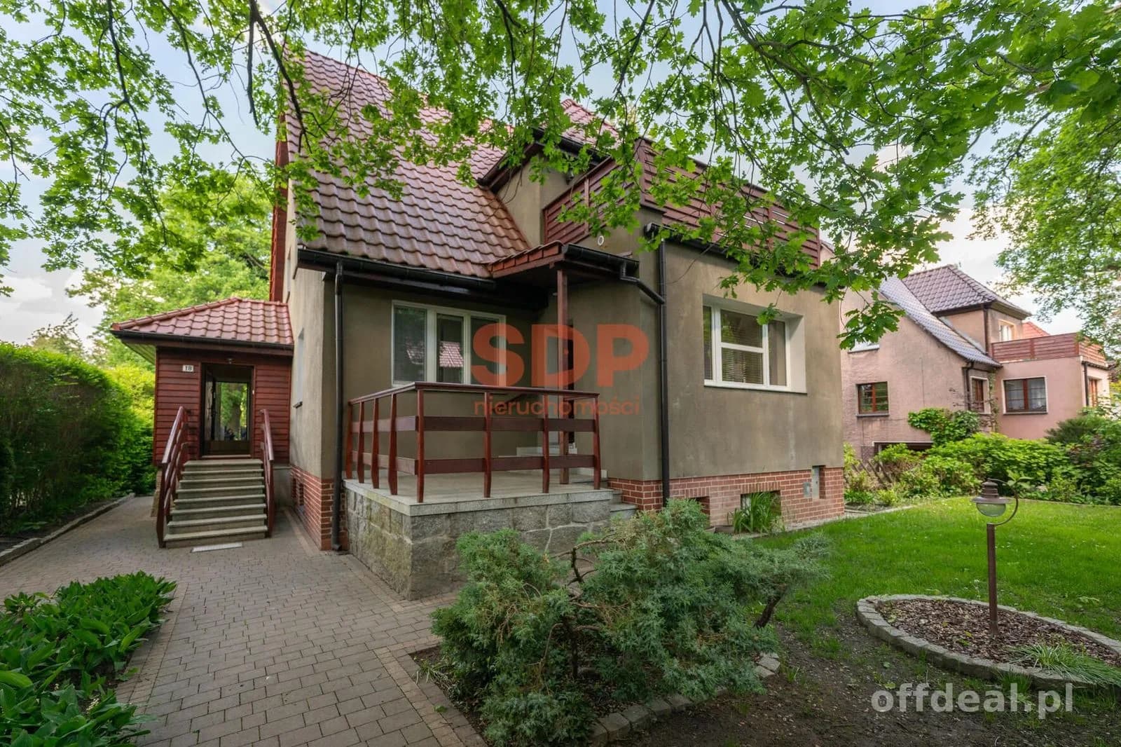 Klimatyczny dom w otoczeniu zieleni, Biskupin 240 m2 / 803 m2