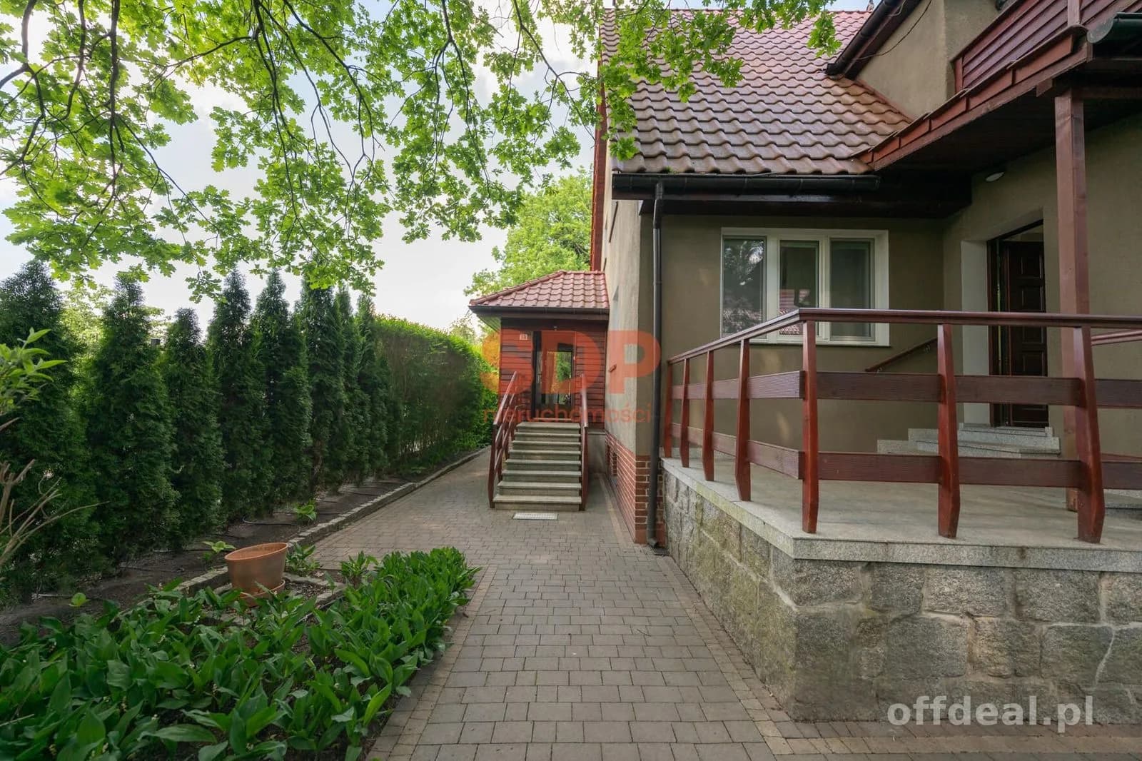 Klimatyczny dom w otoczeniu zieleni, Biskupin 240 m2 / 803 m2