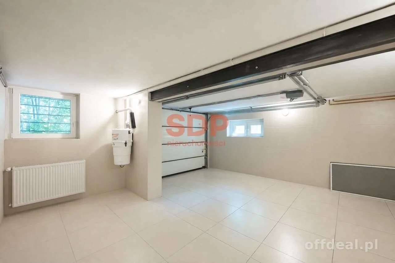 Klimatyczny dom w otoczeniu zieleni, Biskupin 240 m2 / 803 m2