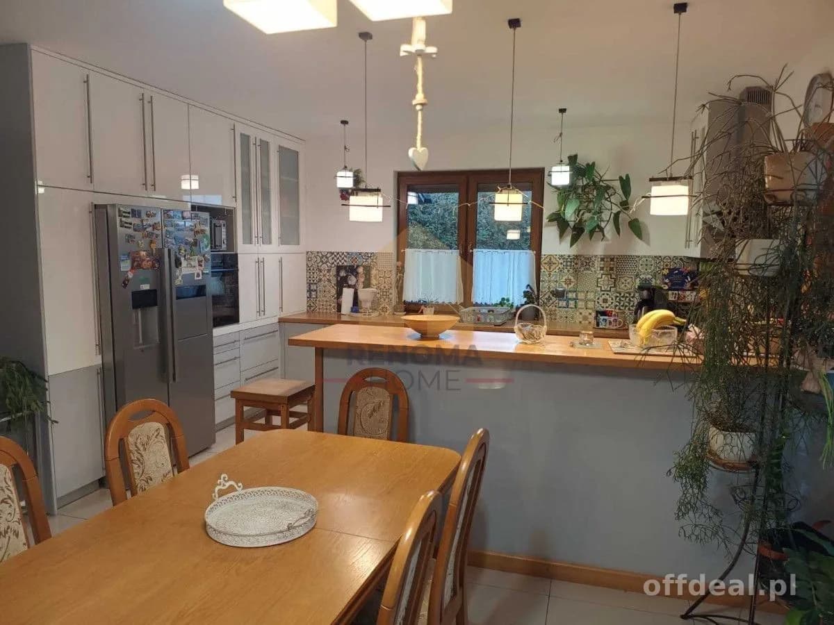 maison à vendre à Kochlice | 6 pièces | 230 m²