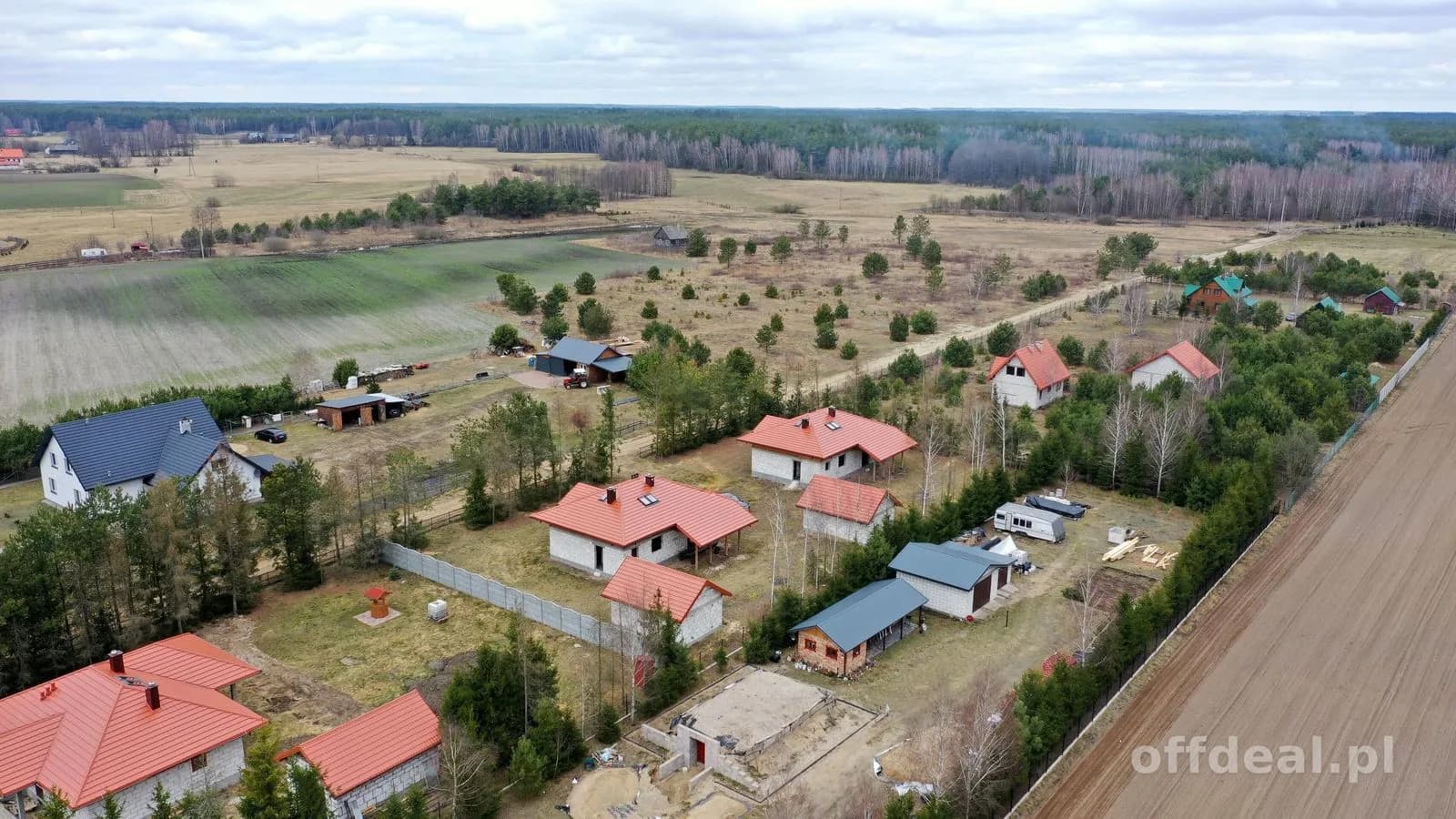 Dom w stanie surowym nad rzeką Pisa Piasutno Żelazne