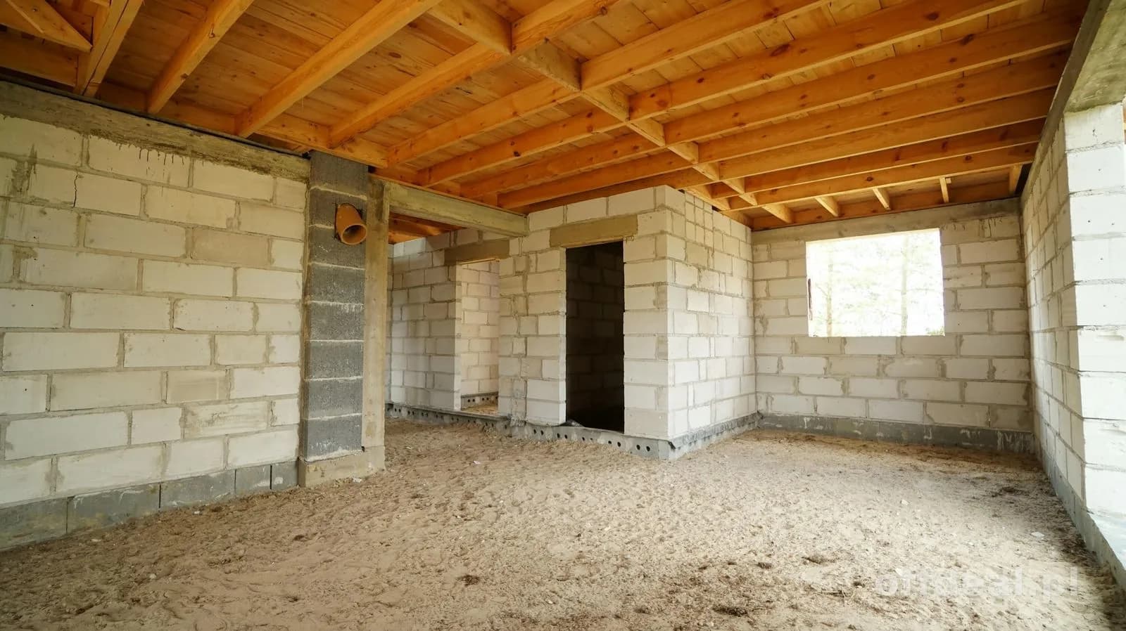 Dom w stanie surowym nad rzeką Pisa Piasutno Żelazne