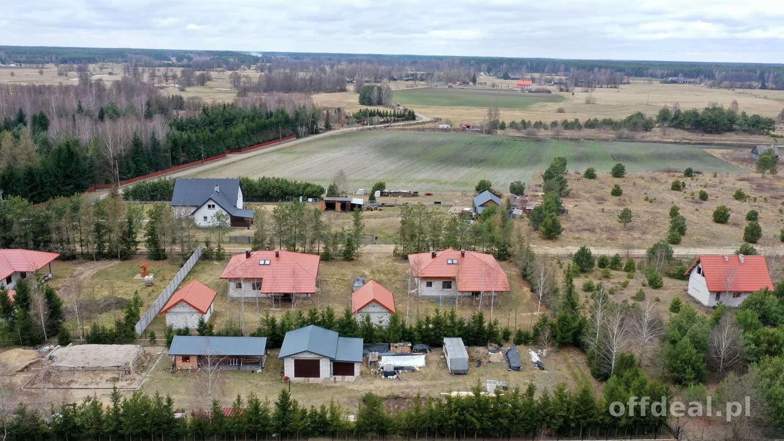 Dom w stanie surowym nad rzeką Pisa Piasutno Żelazne
