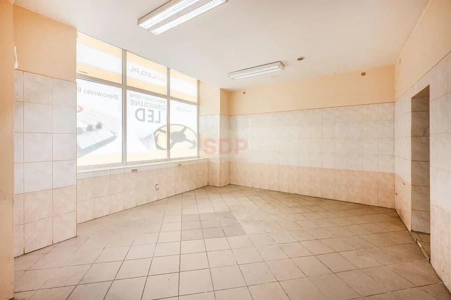 Lokal w centrum, z witryną