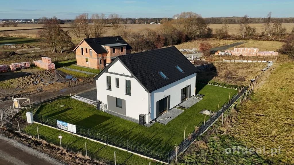 Bliźniak, 4 pokoje, salon.