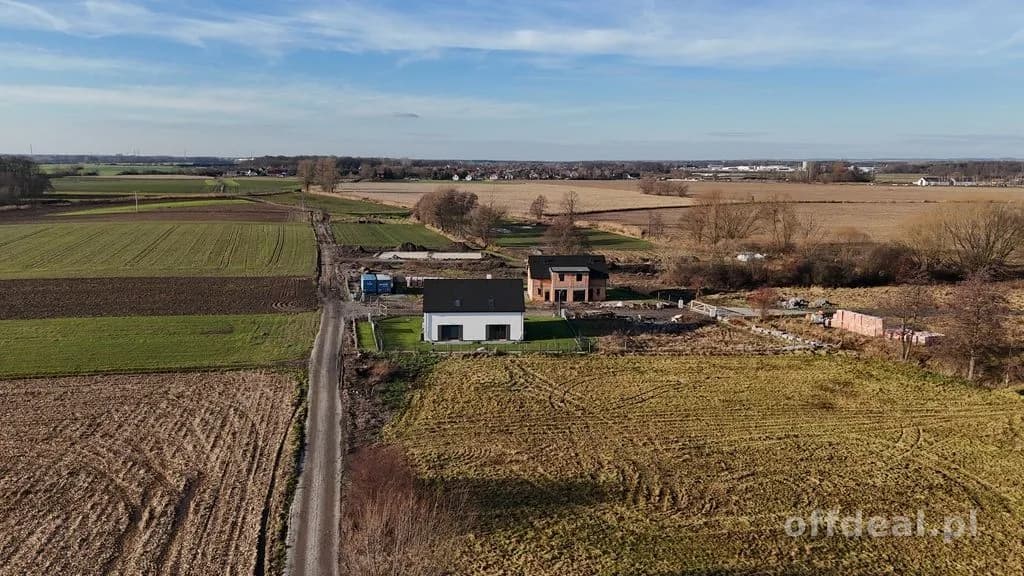 Bliźniak, 4 pokoje, salon.