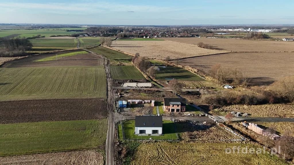 Bliźniak, 4 pokoje, salon.