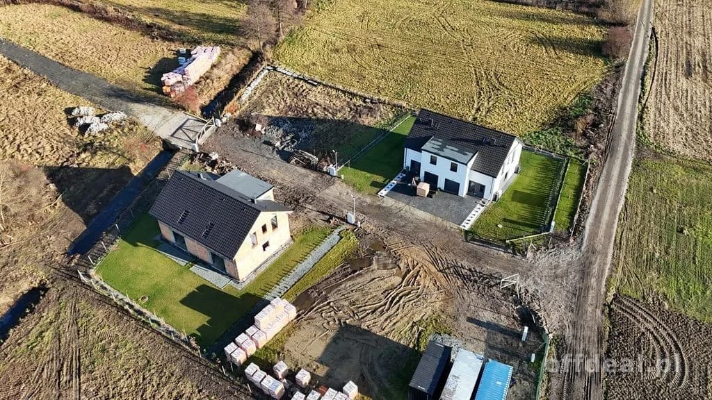 Bliźniak, 4 pokoje, salon.