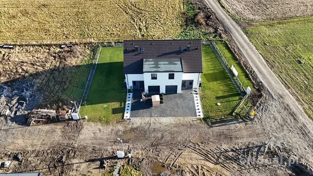 Bliźniak, 4 pokoje, salon.