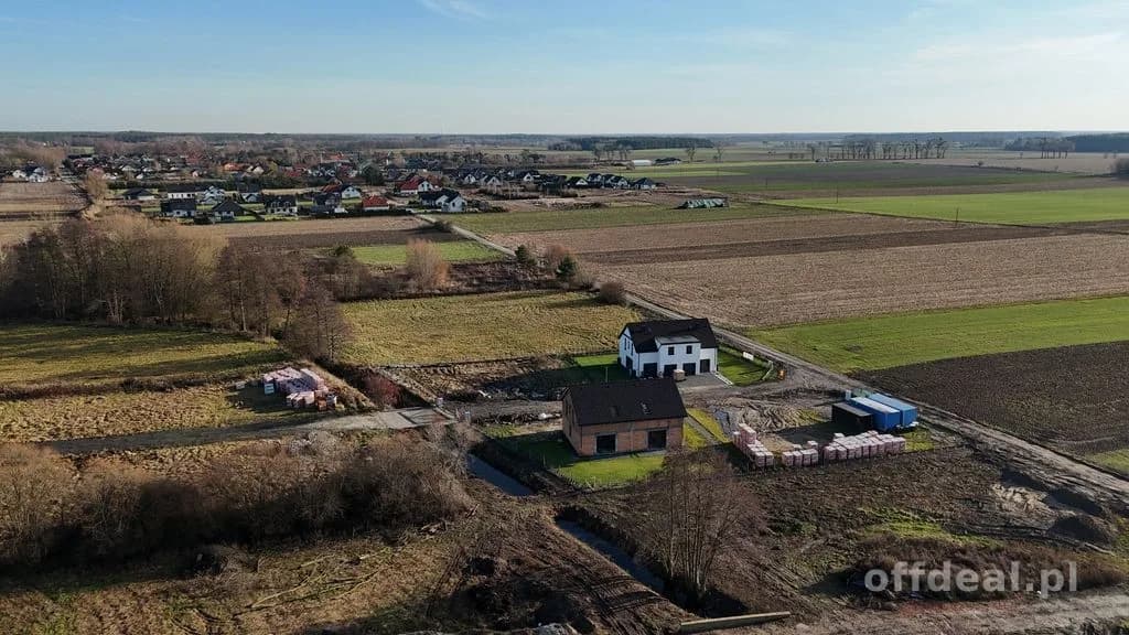 Bliźniak, 4 pokoje, salon.