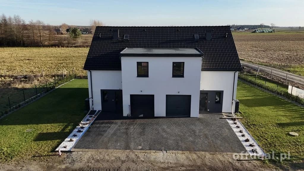 Bliźniak, 4 pokoje, salon.