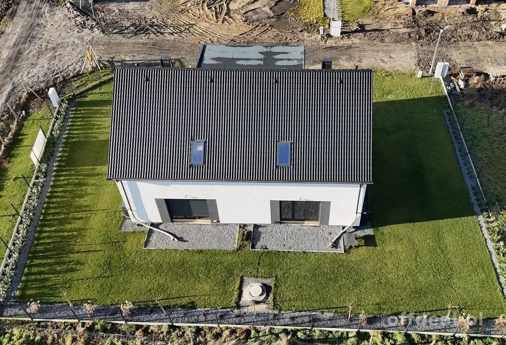 Bliźniak, 4 pokoje, salon.