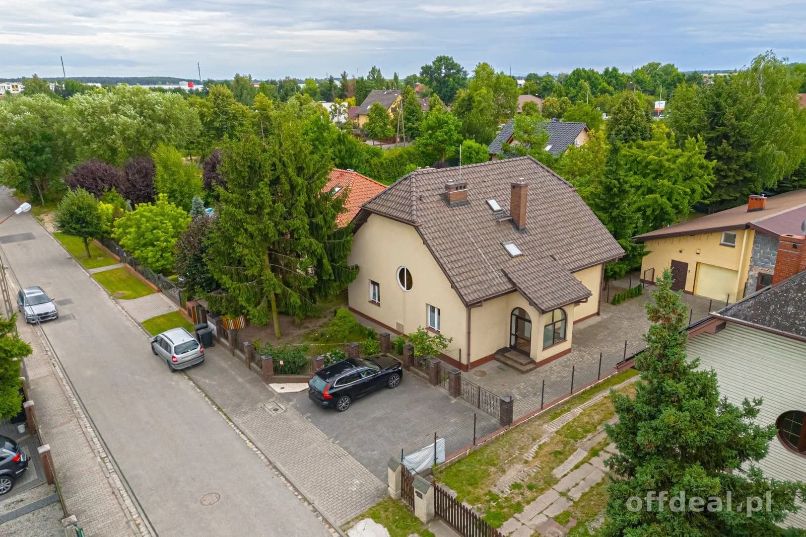 Dom wolnostojący z ogrodem i osobnym lokalem usługowym - 128m2