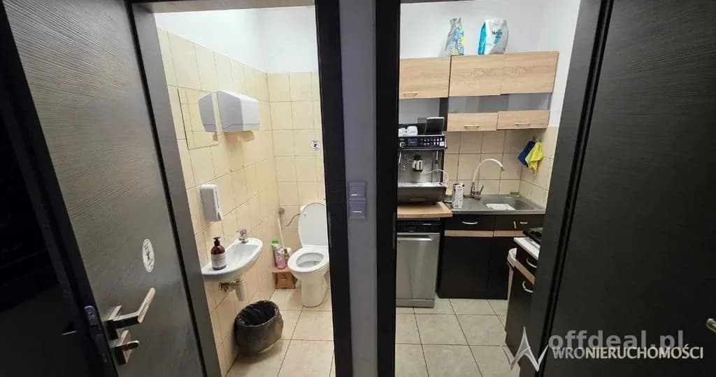 commercial property for sale in Jelcz-Laskowice | 2,300 m²