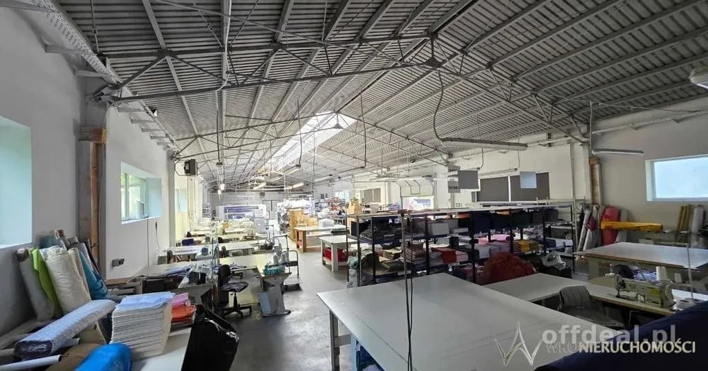 commercial property for sale in Jelcz-Laskowice | 2,300 m²