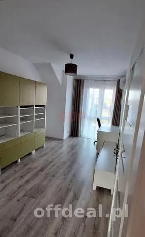 Szereg Bielany Wrocławskie- blisko szkoły