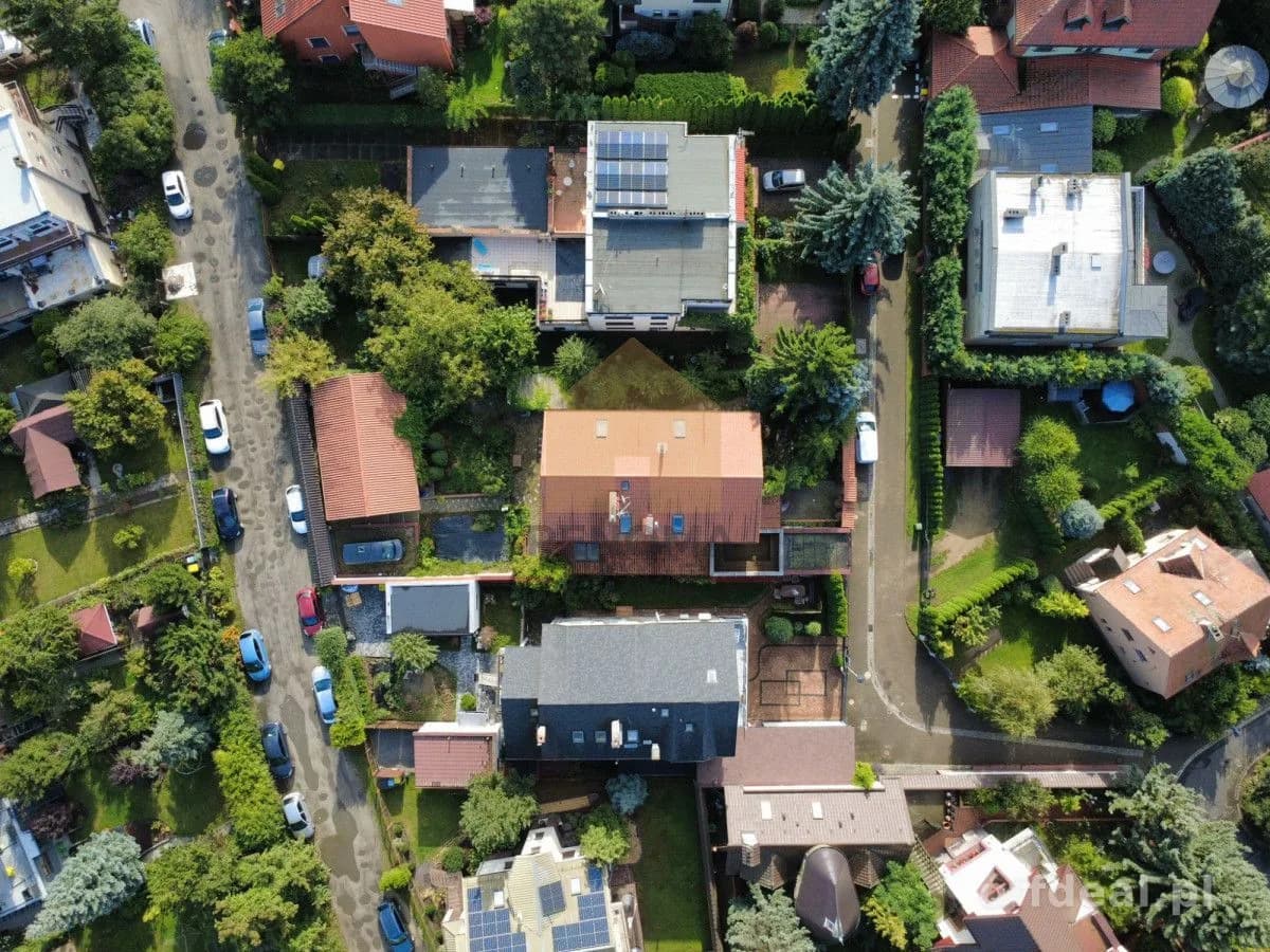 Willa na Karłowicach, 3 Garaże, Działka 740 m2