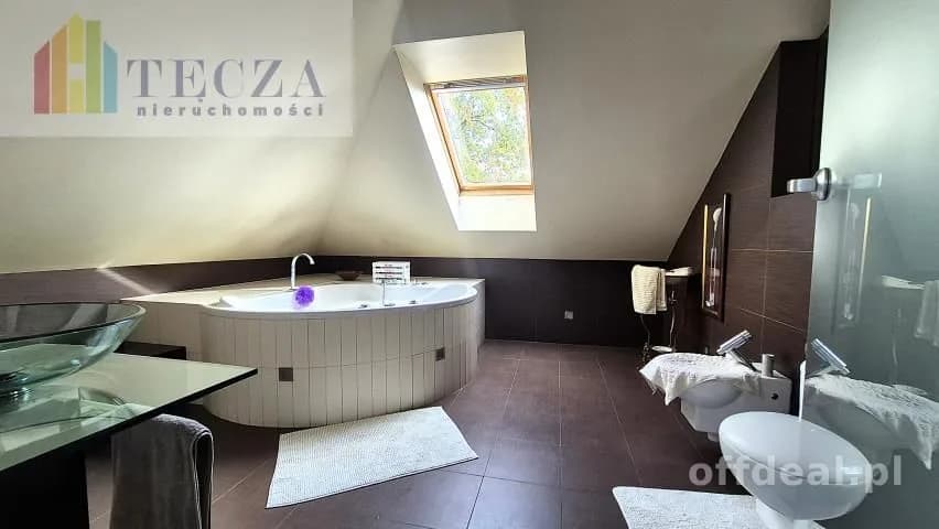 Dom wolnostojący 280m2,działka 991m2,7pokoi,3łazienki,garażx2