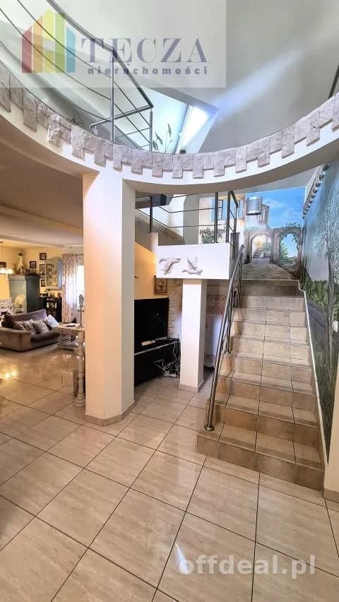 Dom wolnostojący 280m2,działka 991m2,7pokoi,3łazienki,garażx2