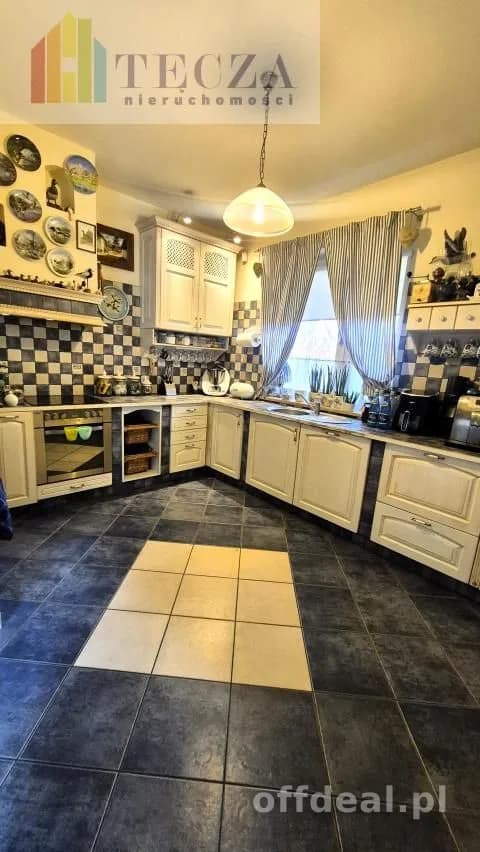 Dom wolnostojący 280m2,działka 991m2,7pokoi,3łazienki,garażx2