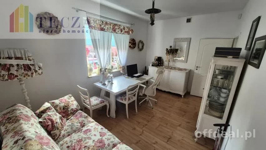 Dom wolnostojący 280m2,działka 991m2,7pokoi,3łazienki,garażx2