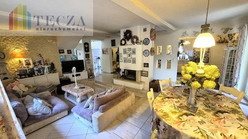 Dom wolnostojący 280m2,działka 991m2,7pokoi,3łazienki,garażx2