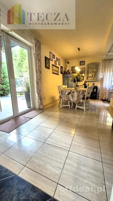 Dom wolnostojący 280m2,działka 991m2,7pokoi,3łazienki,garażx2