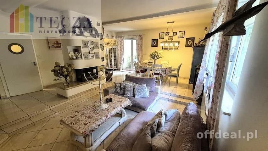 Dom wolnostojący 280m2,działka 991m2,7pokoi,3łazienki,garażx2