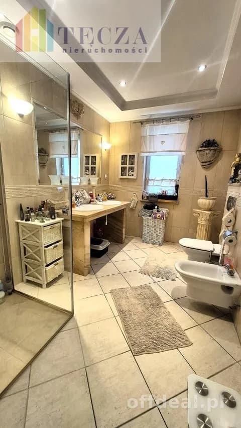 Dom wolnostojący 280m2,działka 991m2,7pokoi,3łazienki,garażx2