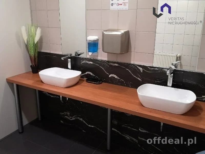 bien commercial à louer à Gliwice | 1 500 m²