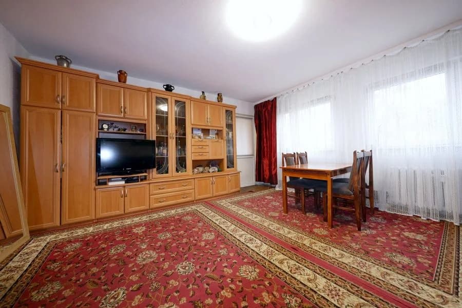 Trzypokojowe, rodkądowe, zieleń, Przestrzenna.