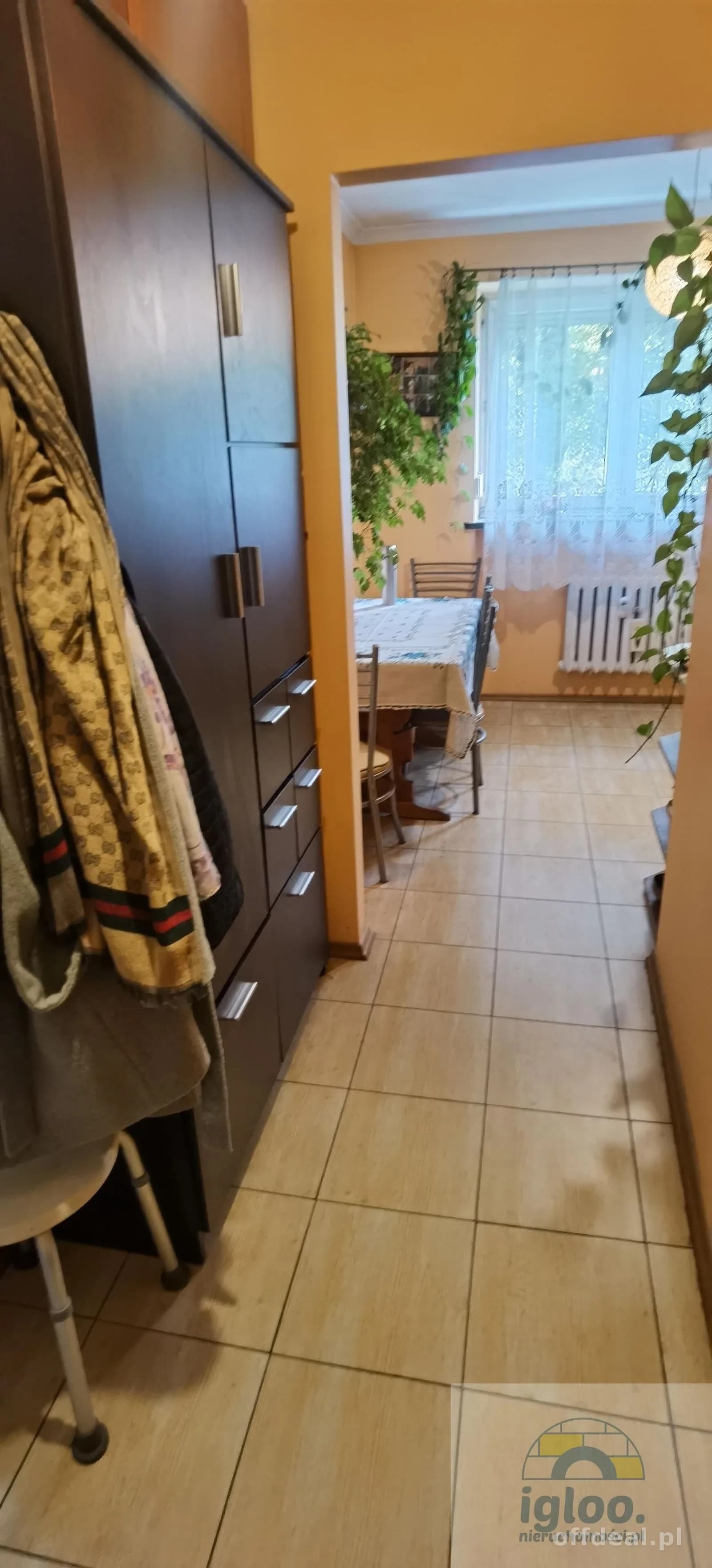 Duża kawalerka do zamieszkania -parter- balkon- os.Czarnów