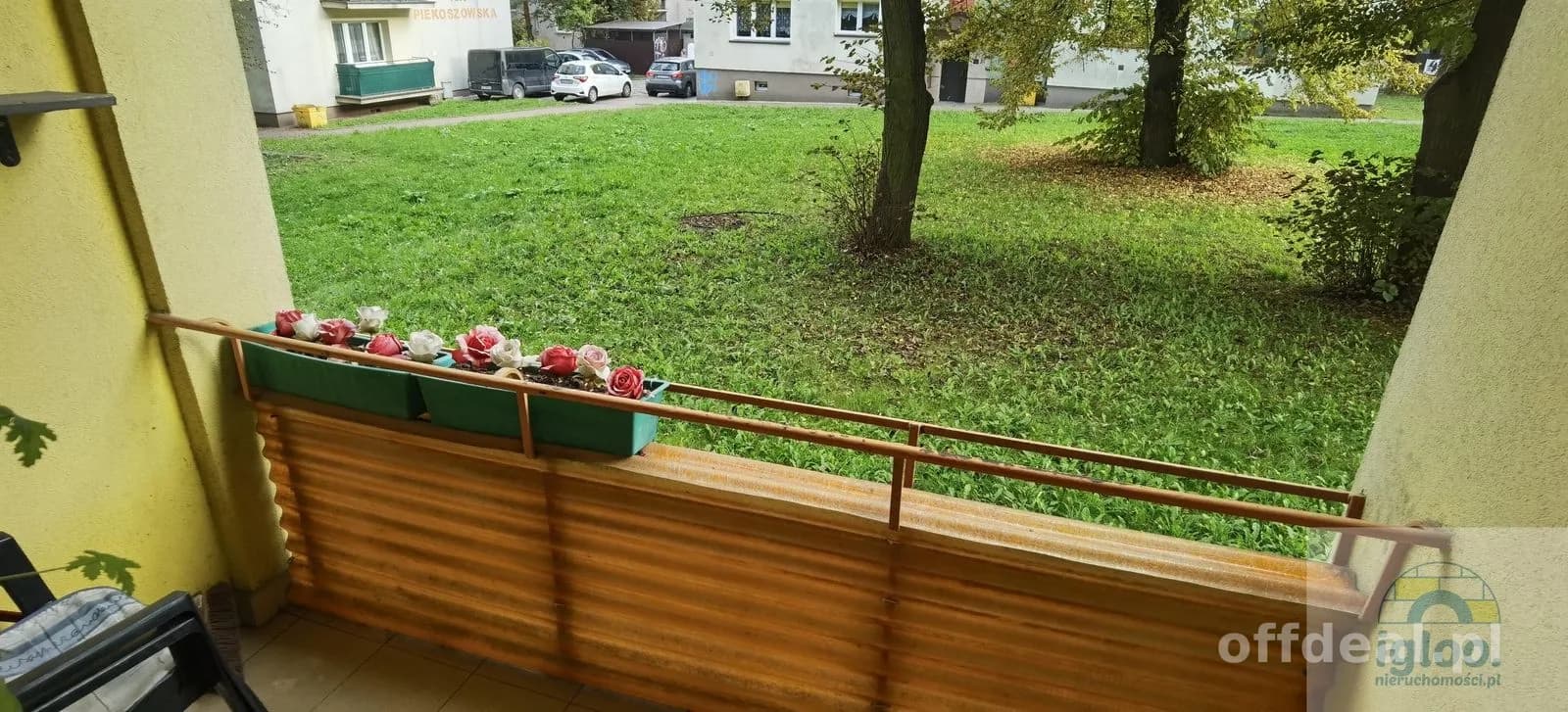 Duża kawalerka do zamieszkania -parter- balkon- os.Czarnów