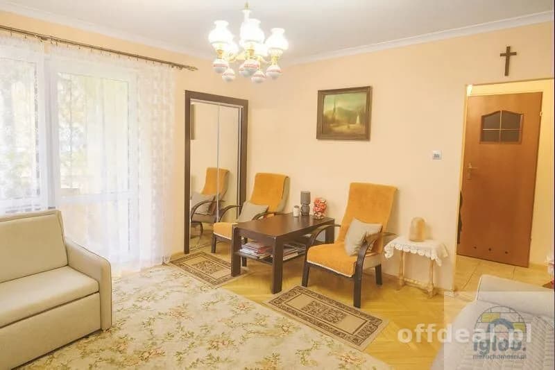 Duża kawalerka do zamieszkania -parter- balkon- os.Czarnów