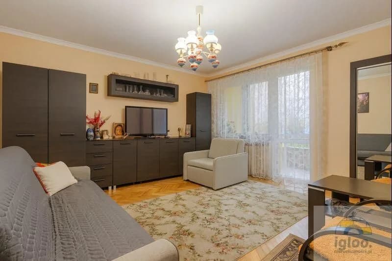Duża kawalerka do zamieszkania -parter- balkon- os.Czarnów