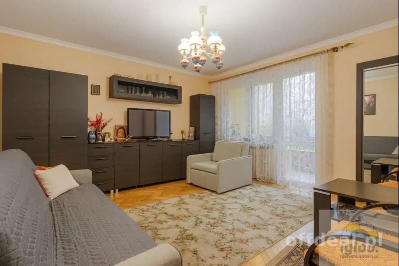 Duża kawalerka do zamieszkania -parter- balkon- os.Czarnów
