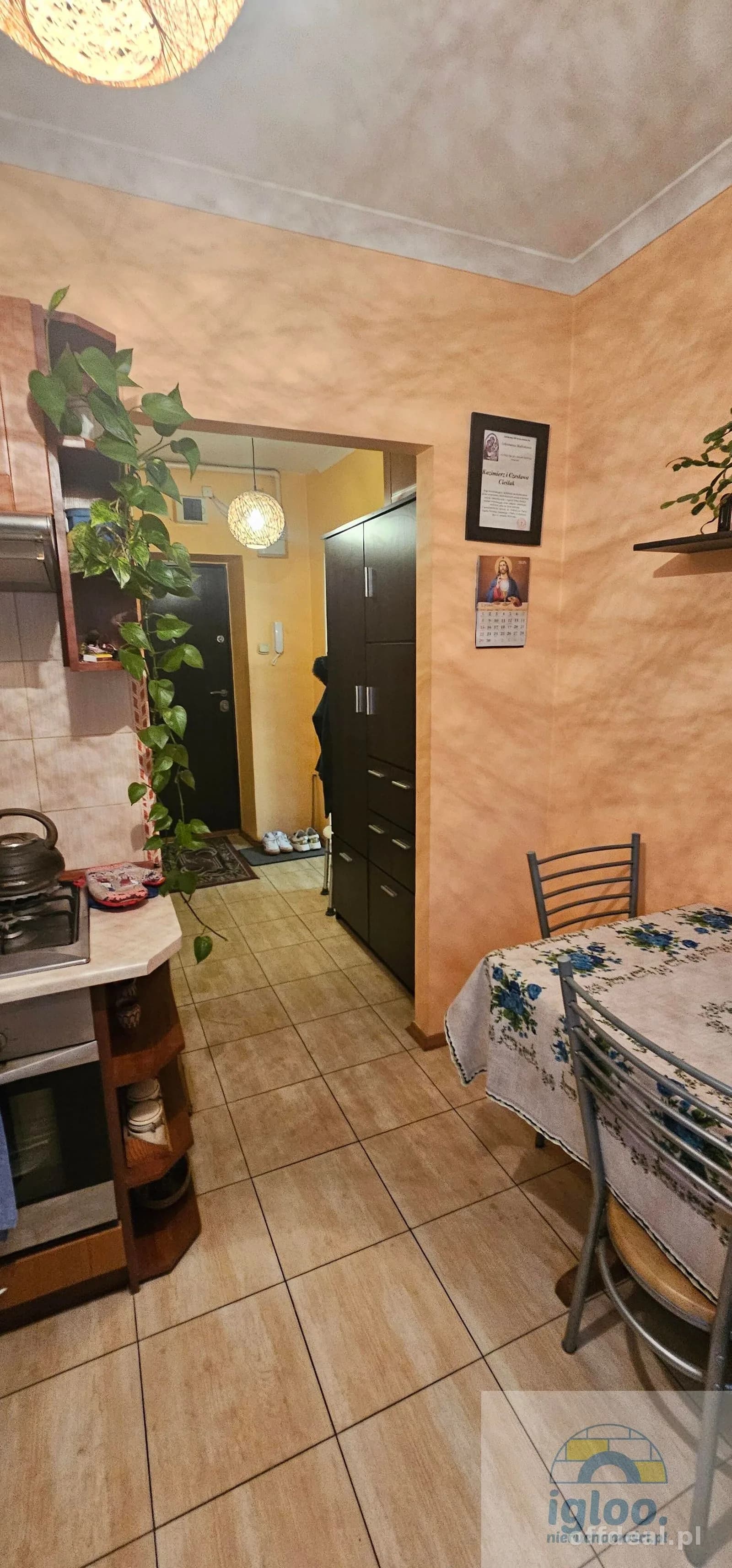 Duża kawalerka do zamieszkania -parter- balkon- os.Czarnów