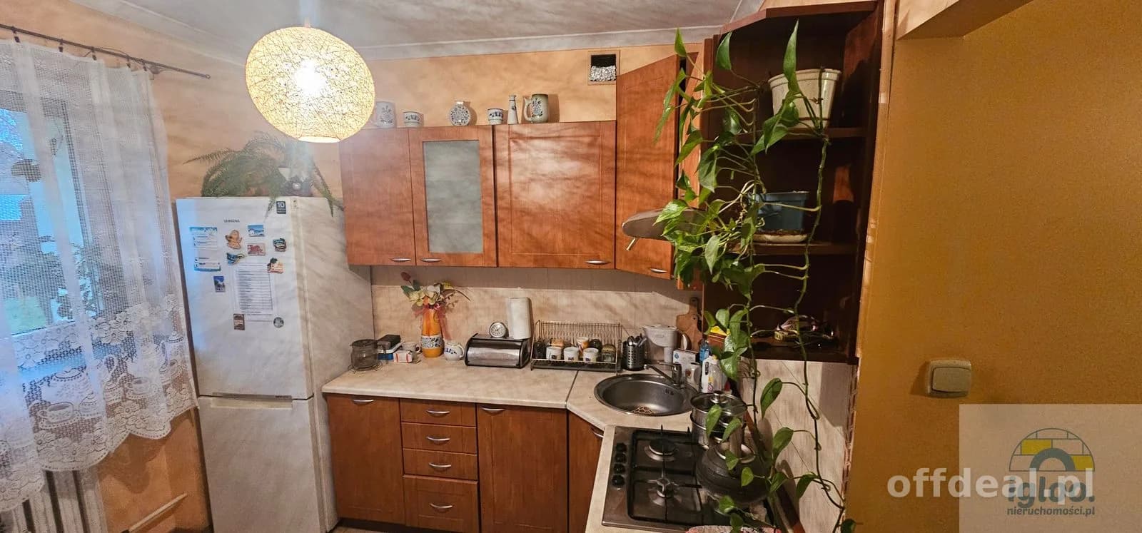 Duża kawalerka do zamieszkania -parter- balkon- os.Czarnów