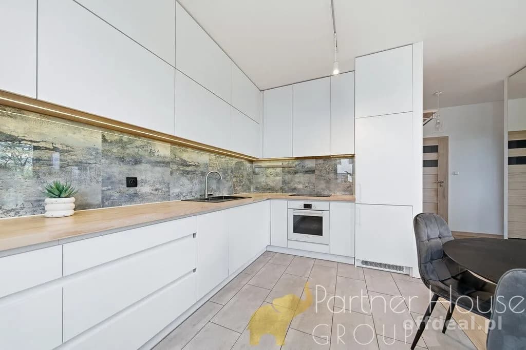 51 m² | Garaż | Metro | Ochrona
