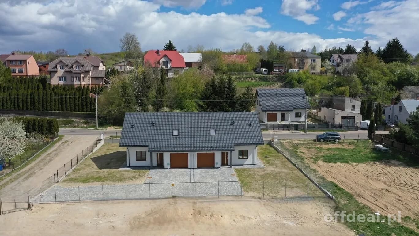 Nowy dom w zabudowie bliźniaczej z garażem i widokiem na Łomżę i Narew