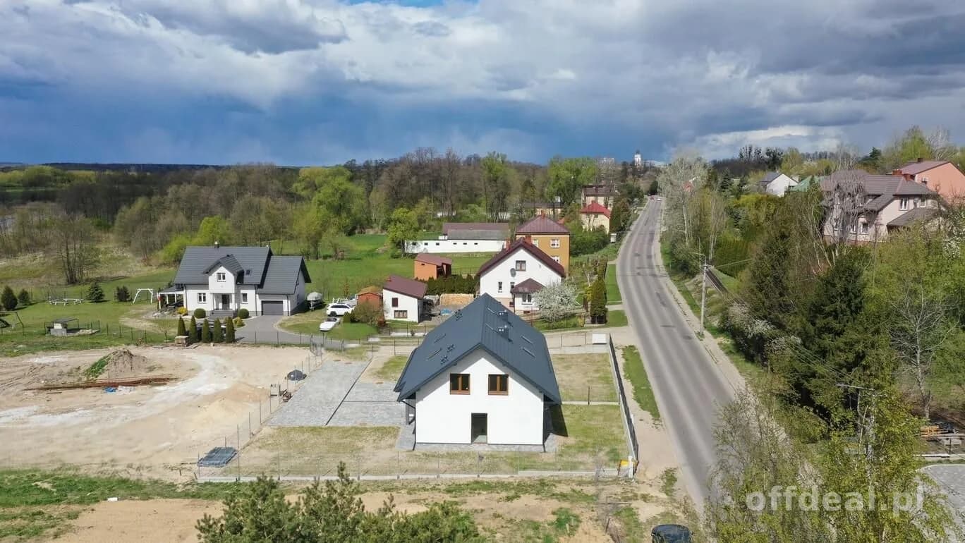 Nowy dom w zabudowie bliźniaczej z garażem i widokiem na Łomżę i Narew