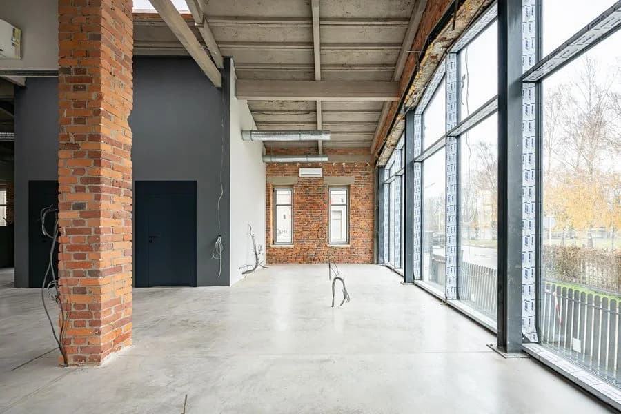 Lokal usługowy 200 m2| Stara Garbarnia | Parking |
