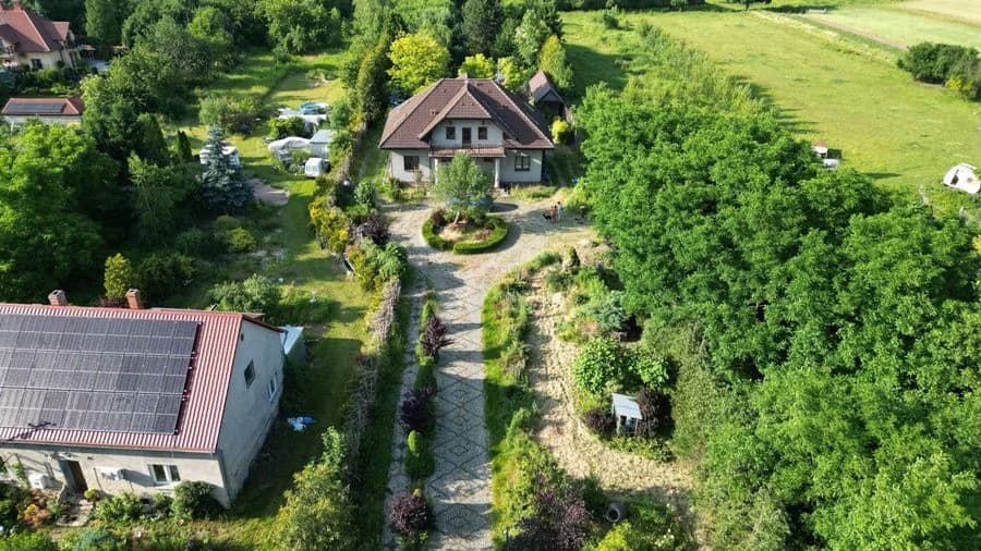 Dom z piękną i dużą działką 4000 m² – Wrocław
