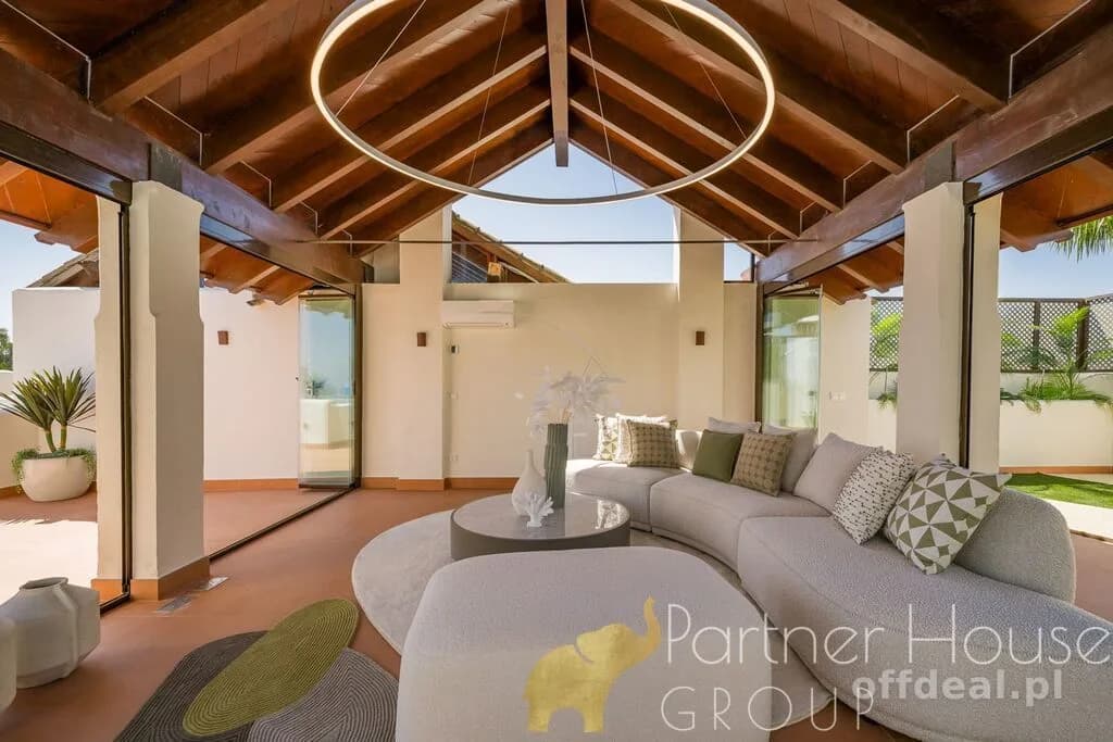 Luksusowy penthouse przy plaży w Esteponie