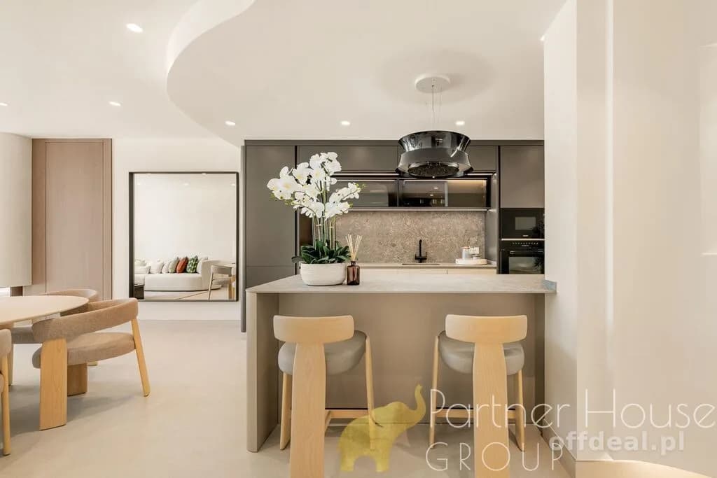 Luksusowy penthouse przy plaży w Esteponie