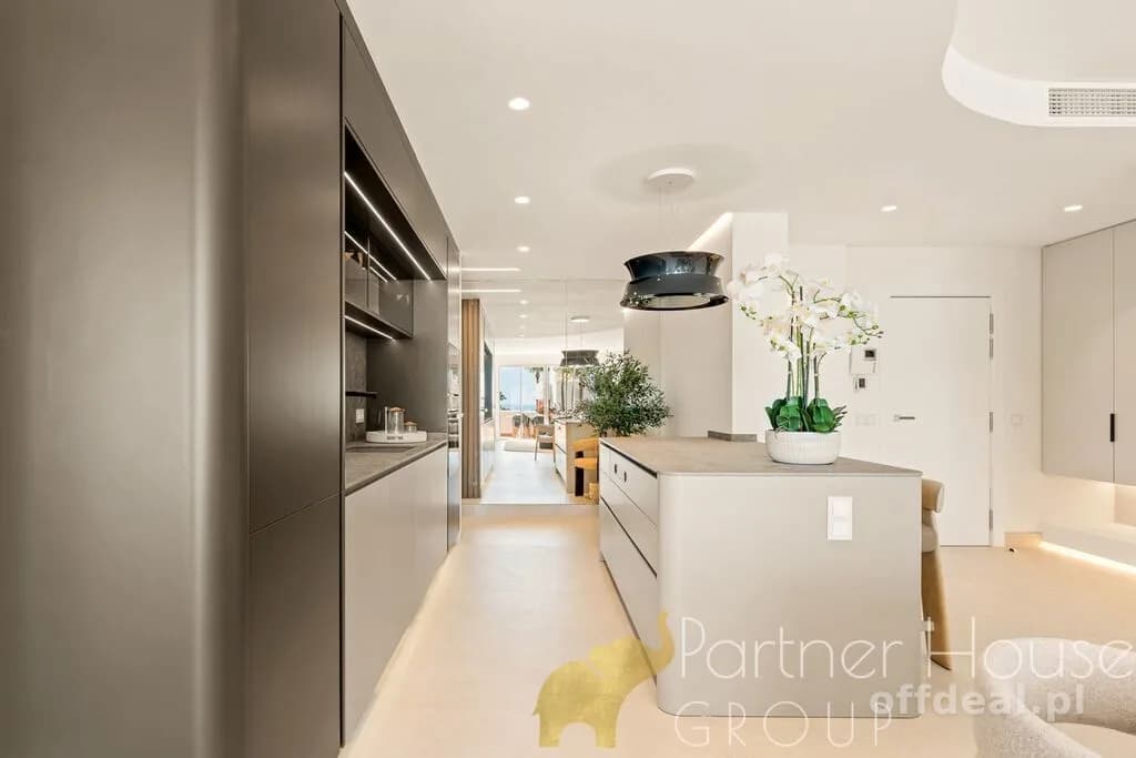 Luksusowy penthouse przy plaży w Esteponie