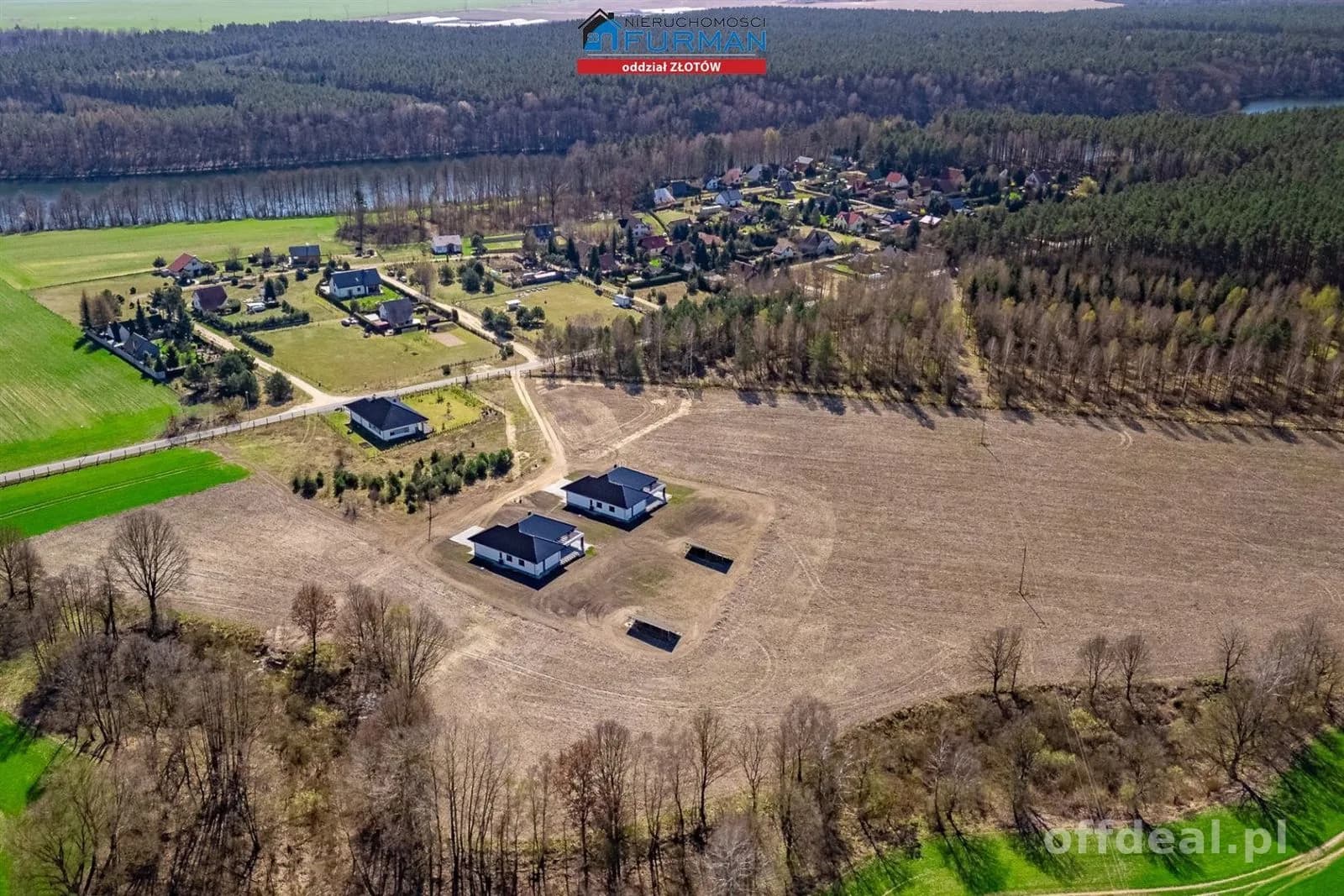 Dom wolnostojący nieopodal jeziora Wapieńskiego