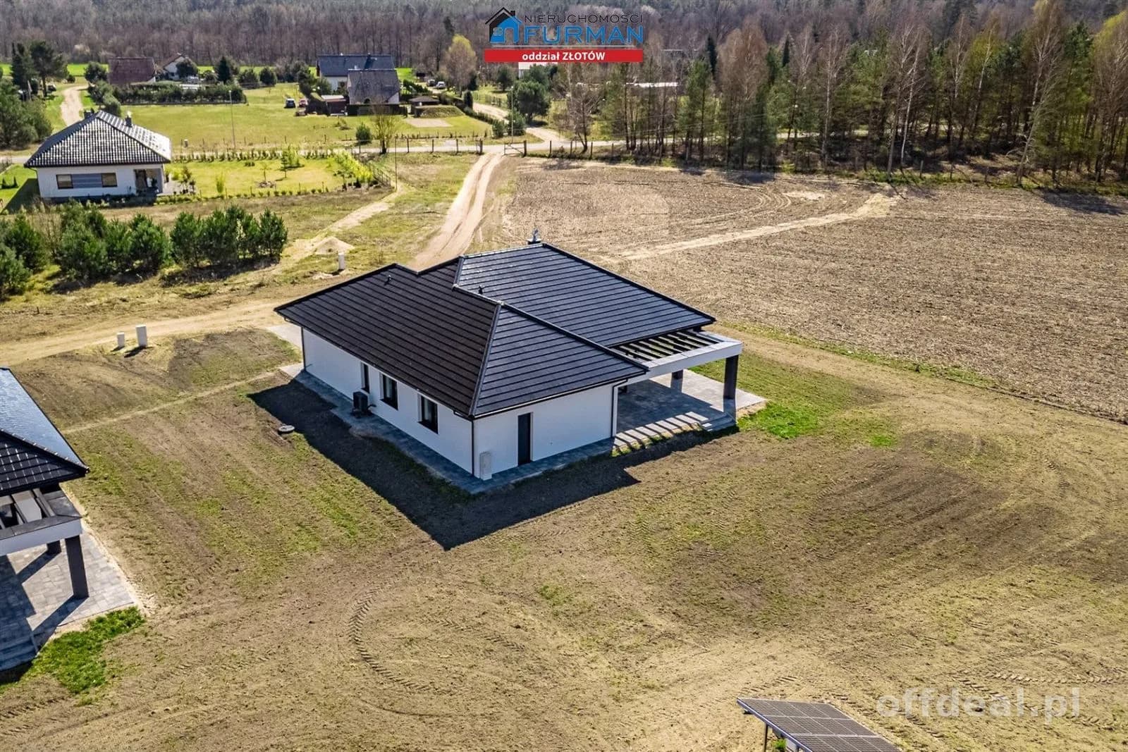 Dom wolnostojący nieopodal jeziora Wapieńskiego