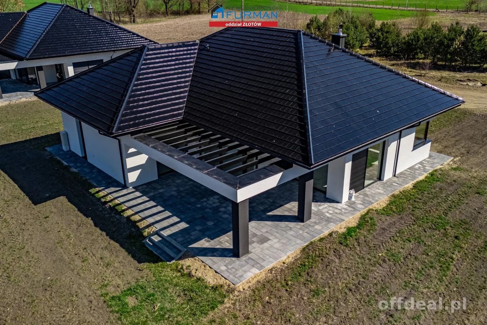 Dom wolnostojący nieopodal jeziora Wapieńskiego