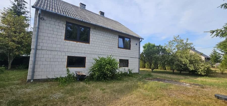 Dom z ogromnym potencjałem,9km od miasta, zielona kraina